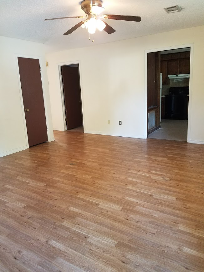 20170822_092404 Moore and Co. Rental